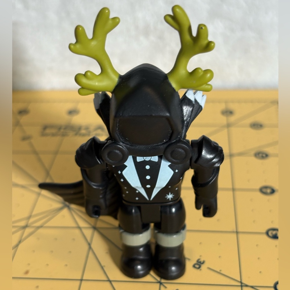 GodzGalaxy Roblox Series 8 Black Action Figure Toy black W/antlers NO Sword